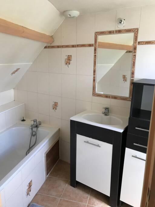 Maisonnette Au Pied Du Mont Dol מראה חיצוני תמונה